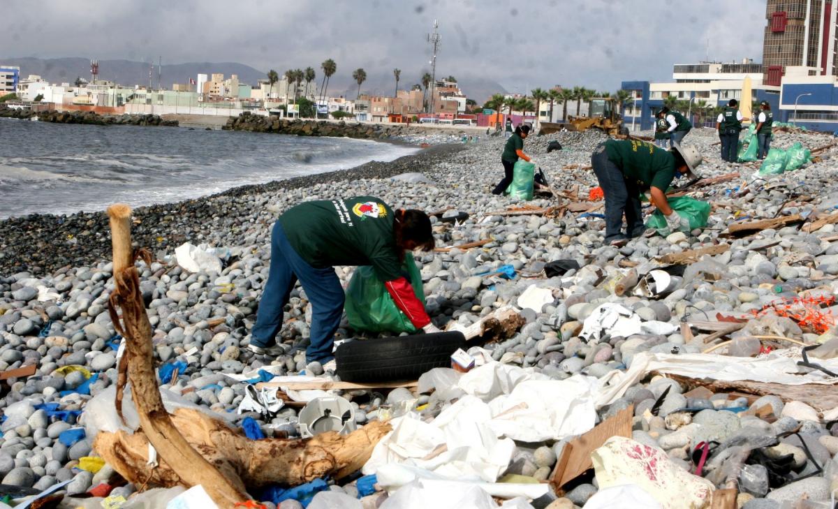 Playa Contaminada Perú